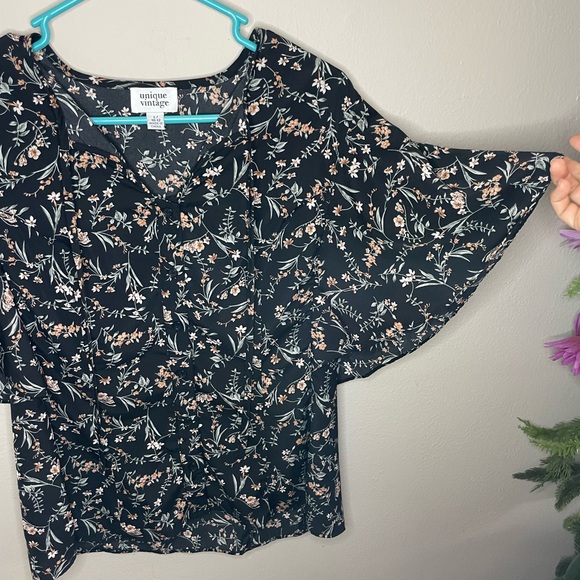 Unique Vintage dark floral batwing blouse with tie neck size large - Picture 2 of 7